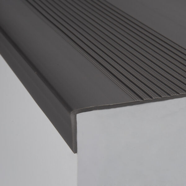 PASO DE ESCALERA PVC GRIS SOLIDO DE 3 ML - Imagen 2