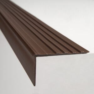 PERFIL DE GRADA PVC MARRON SOLIDO