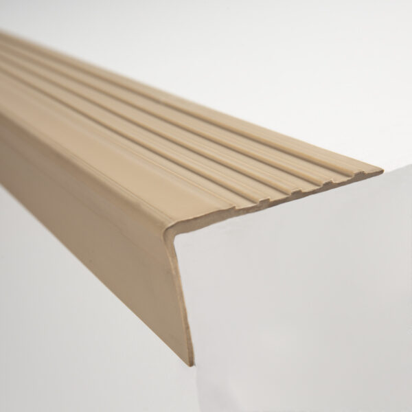 PERFIL DE GRADA PISOPAK PVC BEIGE SOLIDO DE 3 ML