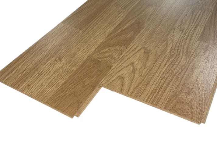 PISO LAMINADO SWISS KRONO ROBLE DOLCEOAK EN LISTÓN 19.3 cm X 138.0 cm X 8 mm