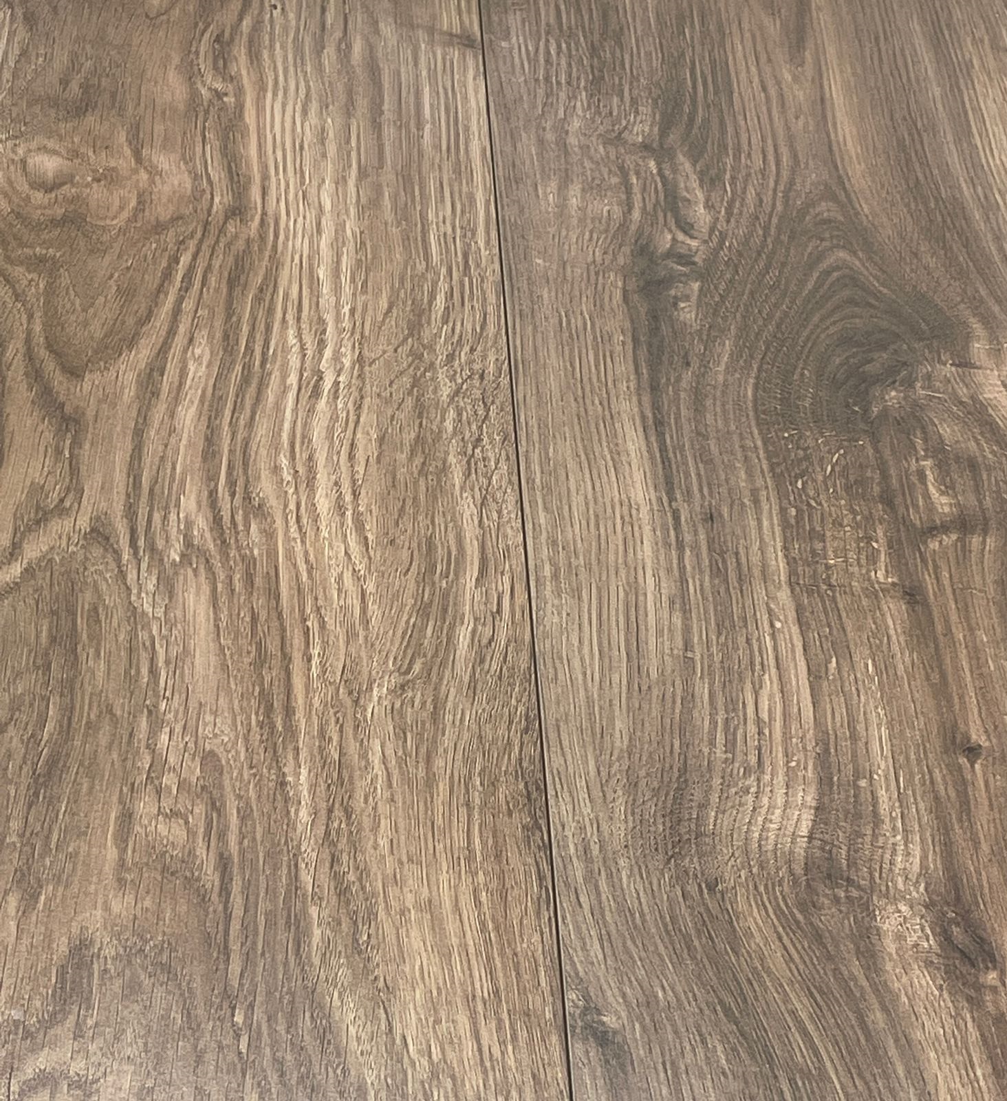 PISO LAMINADO TARKETT INFINITE WALNUT EN LISTÓN 33.1 cm X 129.2 cm X 8 mm - Imagen 2